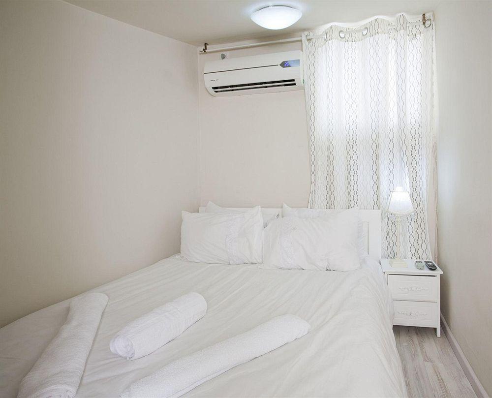 Levy - Neve Tzedek Aparthotel Tel Aviv Exteriör bild